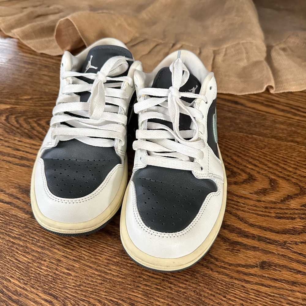 Nike SB dunks low - white, black, sage